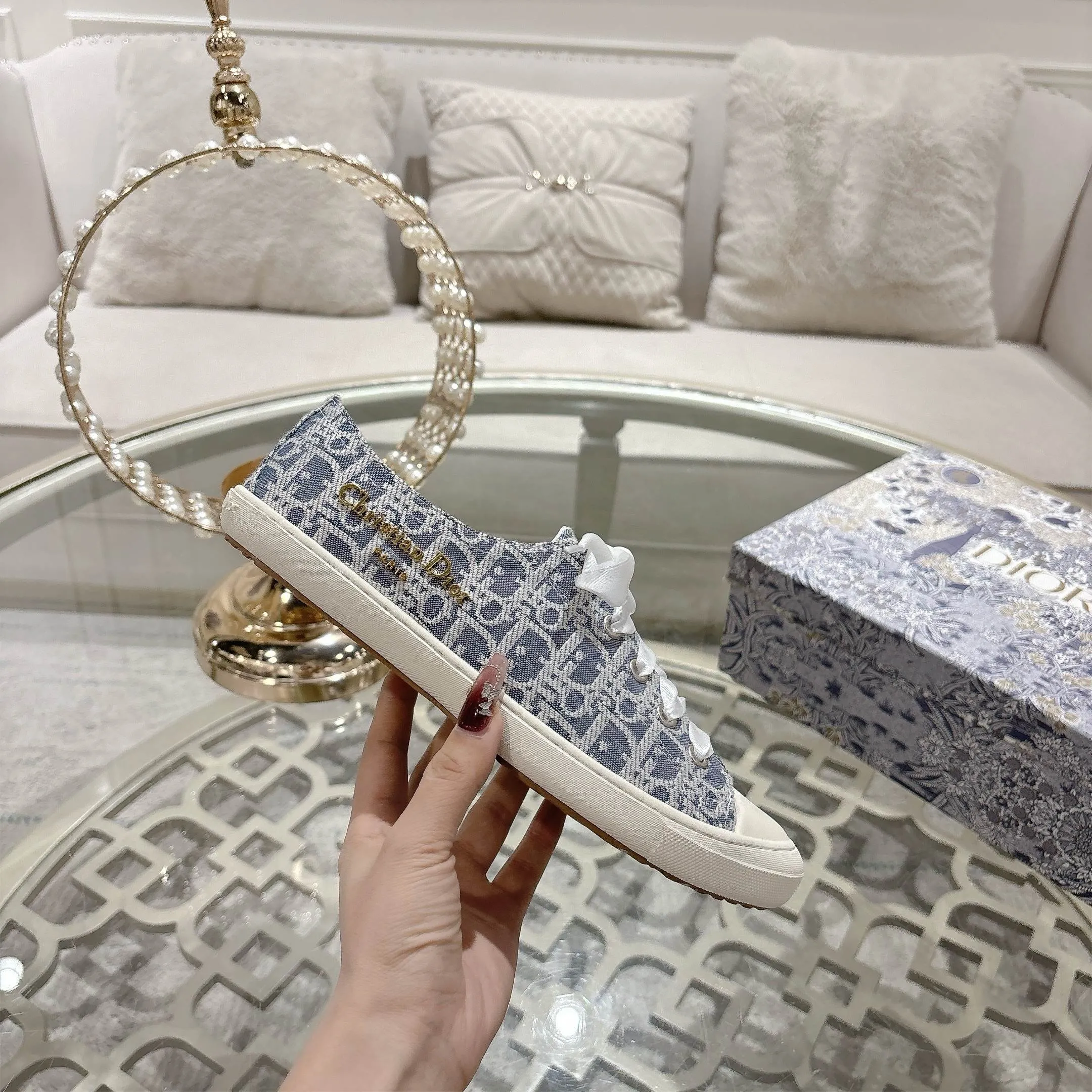 👟👟Ex-factory price 440👟👟 Dior ballet-style casual shoes, the same style as celebrities, satin fabric, breathable mesh lining, sheepskin for feet, wear-resistant rubber sole, size 35-40.